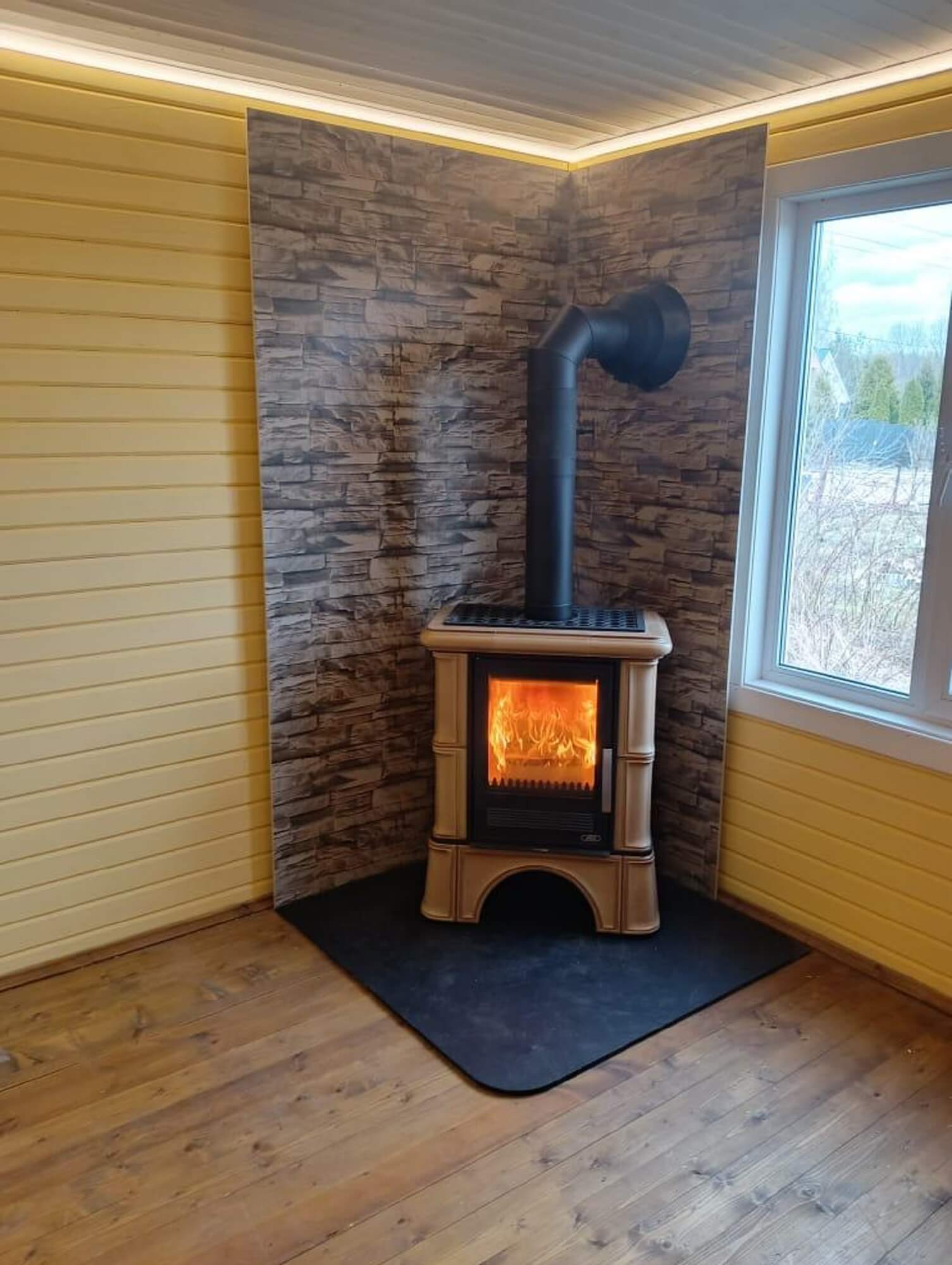 Печь-камин ABX Bavaria K, с кафельным цоколем видео