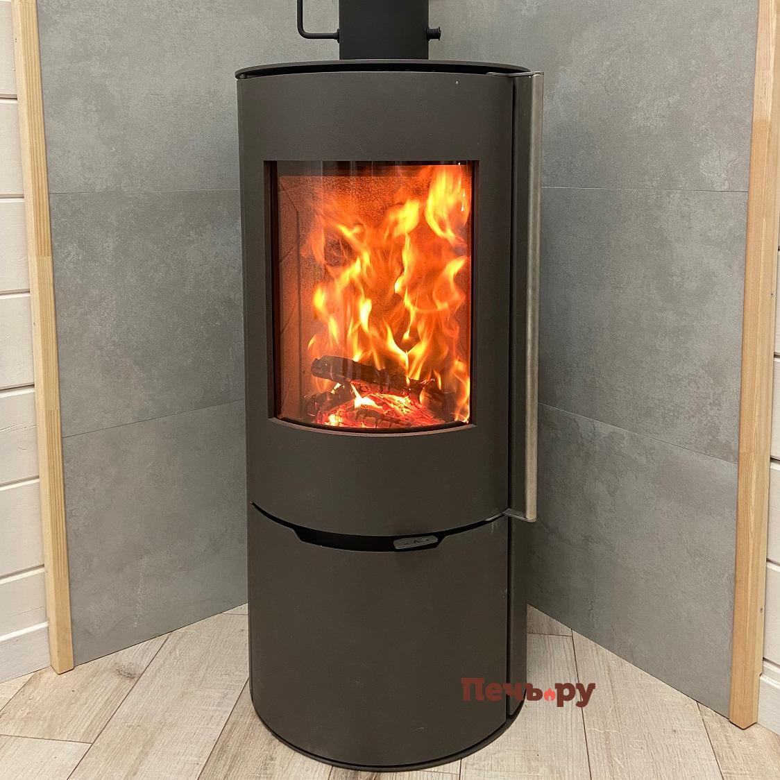 Печь камин Астов R1 на дровнике видео