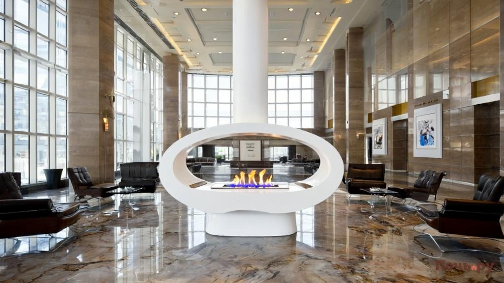 Kratki Echo, Tuv Gen4 биокамин стоит в большом холле бизнес центра 3604496994.jpg